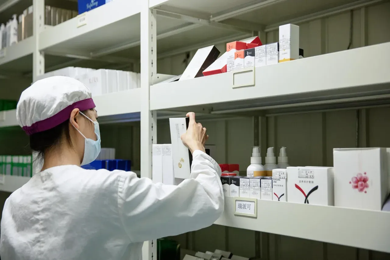 Real Rixin raw-material, packaging-component, or finished-goods storage area