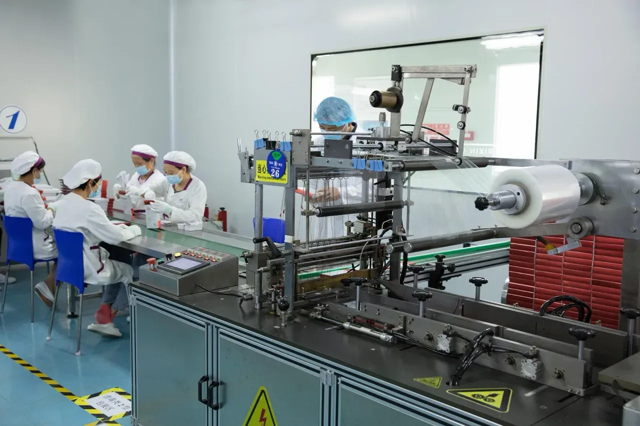 Real Rixin cosmetic packaging assembly or finished-product handling area